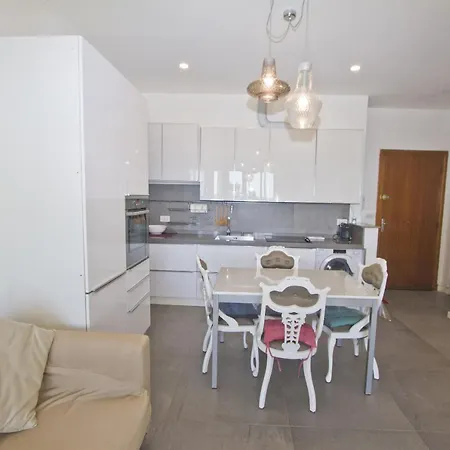 Apartment Garden Floor With Promenade Sea View